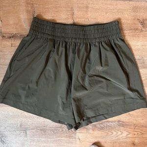 NWT Vuori Villa Women's Shorts
